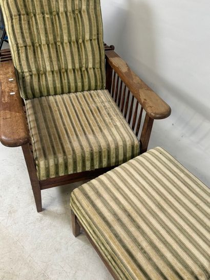 CONSORTIUM.
Long chair and footrest in molded...