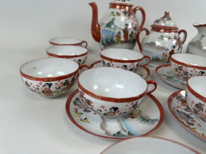 CHINE, XXe.
Partie de service à café en porcelaine...