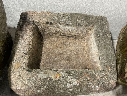 Stone trough.
33 x 49 x 40 cm.