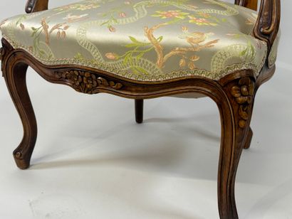 Convertible armchair in natural wood.
Louis...