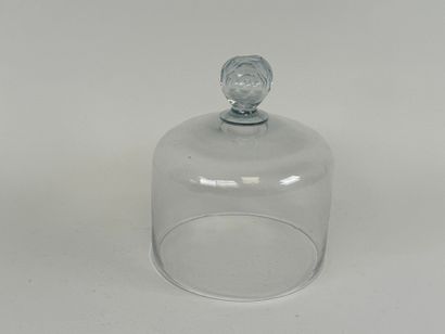 Cloche circulaire en verre, la prise facettée.
H....