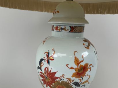 ASIE, XXe.
Potiche couverte en porcelaine...