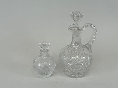 BACCARAT, dans le goût de.
Petit carafon...