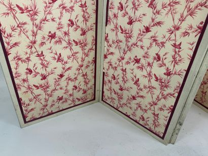 Four-leaf folding screen in molded and lacquered...