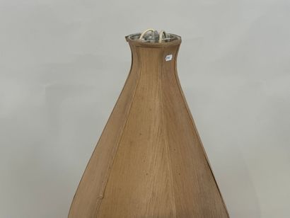 Lampe ou lampadaire à poser en tissu et métal.
H....