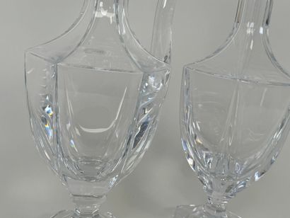 SEVRES.
Carafe à décanter et pichet en cristal...