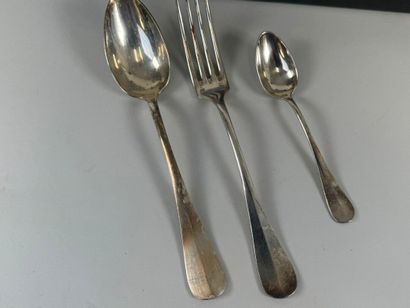 Partie de ménagère en métal argenté, modèle...