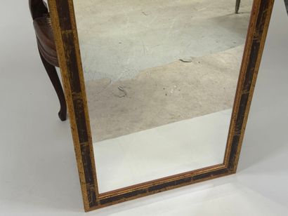 Rectangular giltwood mirror.
20th century.
134...