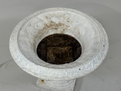 Painted cast-iron garden basin with gadrooned...