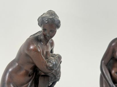 École, XIXe.
Femmes au bain.
Paire de sujets...