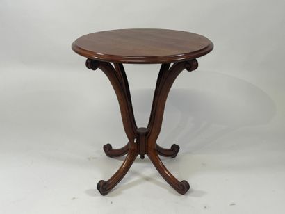 Circular cherrywood pedestal table with scrolls.
20th...