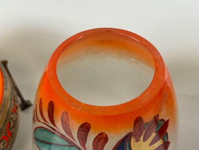 Lot comprenant :
- GEMA, XXe.
Vase en verre...