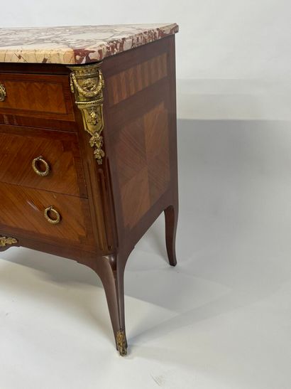 Wood and veneer chest of drawers opening...