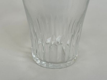BACCARAT.
Carafe en cristal taillé.
H. 27...