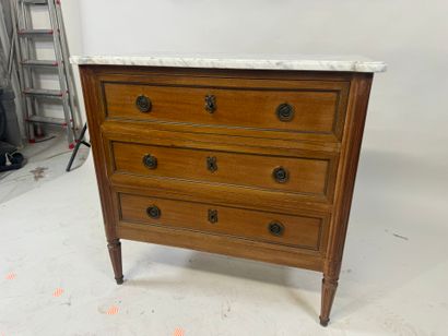 Small molded wood chest of drawers opening...