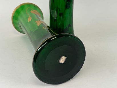 Paire de vase en verre coloré vert et rehaussé...