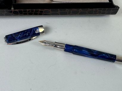 VISCONTI.
Opera.
Fountain pen in marbled...