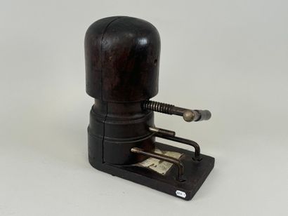 Forme à chapeau en bois et pas de vis en...