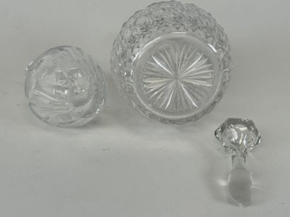 BACCARAT, dans le goût de.
Petit carafon...