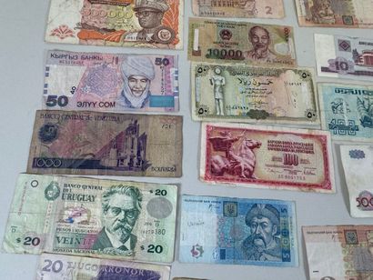 Un lot de billets de banque divers.