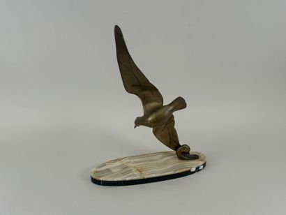 JAMAR (XXe).
La mouette.
Sujet en bronze,...