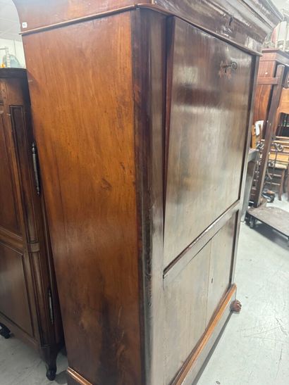 Secretary desk in light wood veneer and fillets,...