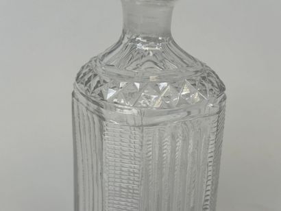 Petit carafon en cristal taillé à décor de...