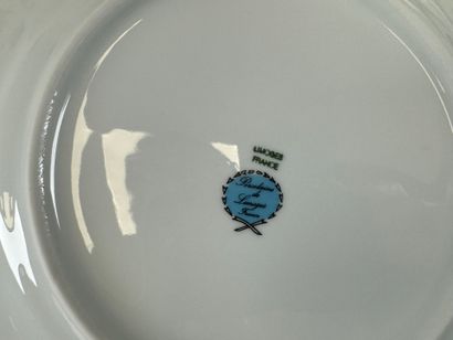 Partie de service de table en porcelaine...