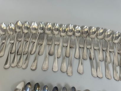 Partie de ménagère en métal argenté, modèle...