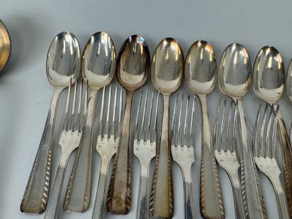 Partie de ménagère en métal argenté comprenant...