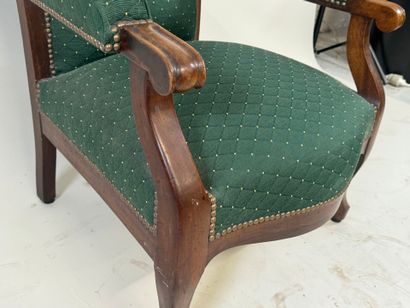 Fauteuil en bois mouluré, la garniture en...