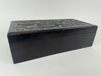 Grande coffret en ébène sculpté de papillons...
