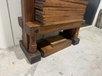BERTRAND FRERES et Cie in Paris.
Large wood,...