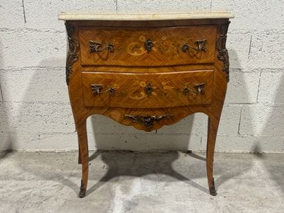 Wood and veneer chest of drawers opening...