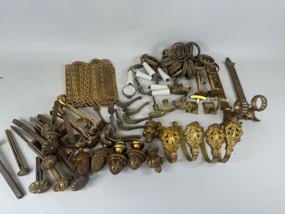 Important lot en bronze et laiton comprenant...