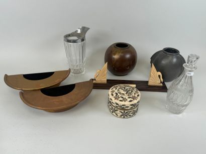 Lot comprising two vases, one of which is...