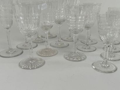 BACCARAT.
Partie de service de verres en...