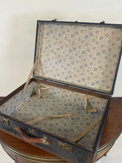 Suitcase in boiled cardboard, imitation leather...