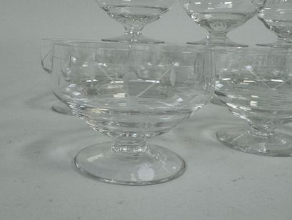 Série de douze coupes à fruit en cristal...