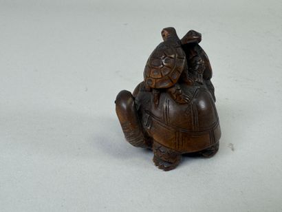 JAPON, XXe.
Netsuké en bois sculpté figurant...