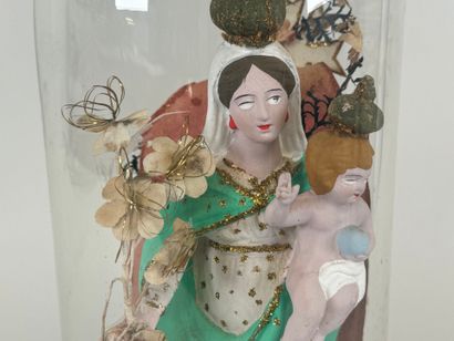 Globe en verre bombé, l'intérieur figurant...