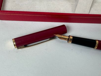 SHEAFFER.
Red and gold lacquered metal fountain...