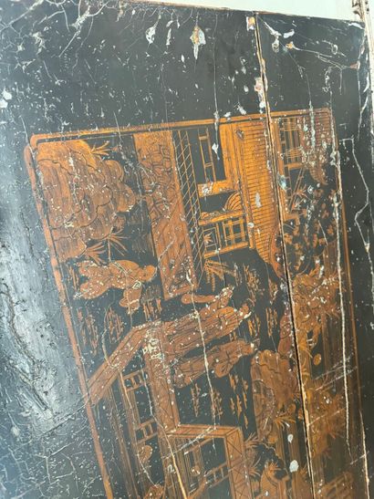 CHINE, XIXe.
Grand coffre en bois laqué et...