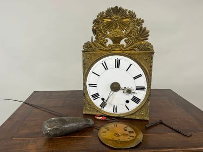 Comtoise movement in repoussé brass.
38 x...