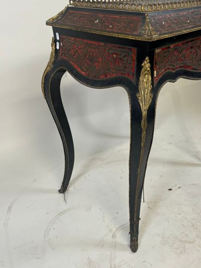 Planter in blackened wood and brass fillet...