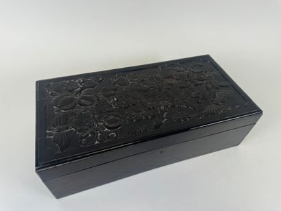 Grande coffret en ébène sculpté de papillons...