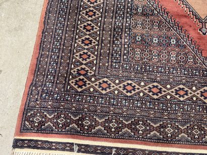 PAKISTAN, 20th century.
Hand-knotted wool...