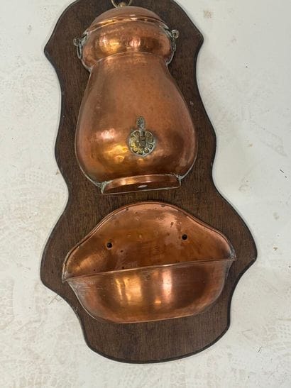 Copper wall fountain, wooden support.
H....
