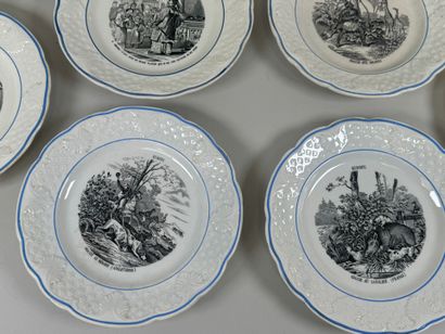CHOISY le Roi.
Nine fine earthenware plates...