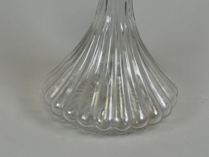 LANCEL.
Carafe en verre côtelé, la monture...